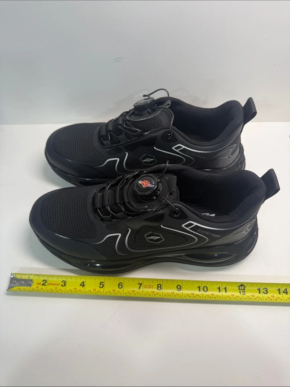 SAFETREK reinforced-toe work shoes.Size 44 It's like a size 11.